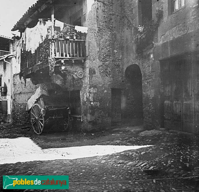 Torelló - Casa Teixidó (Foto: <i>Josep Salvany -Fons Salvany, Biblioteca de Catalunya-</i>, 1918) Torelló - Casa Teixidó