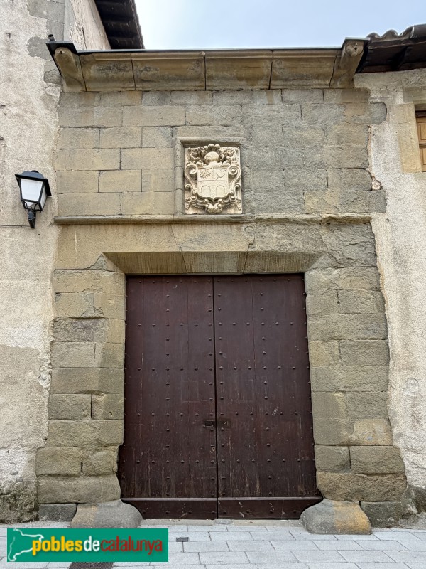 Torelló - Casa Parrella amb l'escut de Josep Alexandre Parrella