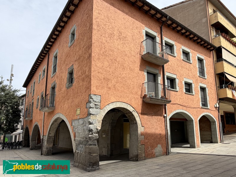 Torelló - Plaça Vella. Cal Ferrer