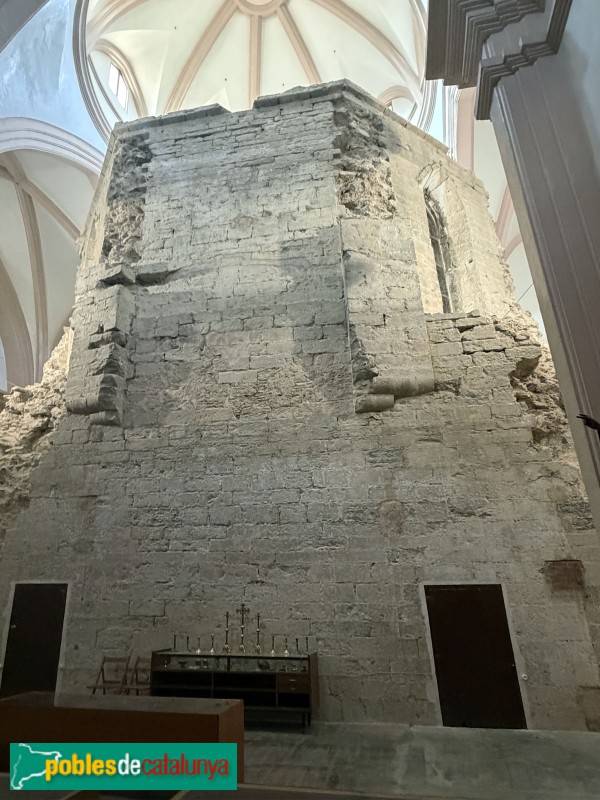 Tivissa - Església de Sant Jaume. Mur de l'antic presbiteri (Foto: Albert Esteves, 2026) Tivissa - Església de Sant Jaume. Mur de l'antic presbiteri