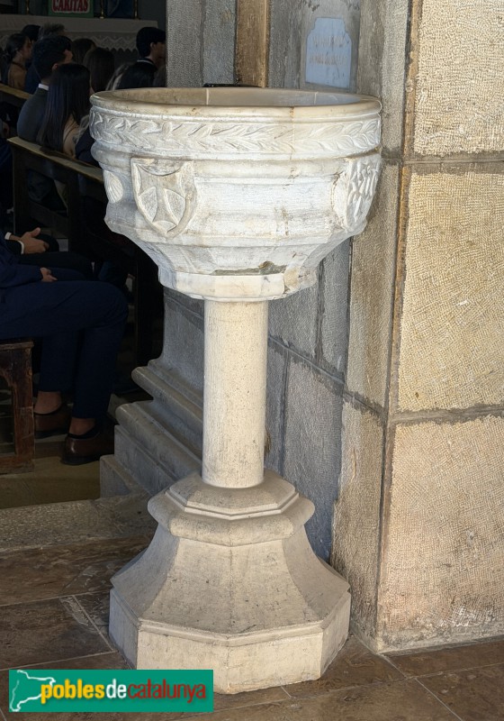 Tivissa - Església de Sant Jaume. Pica baptismal