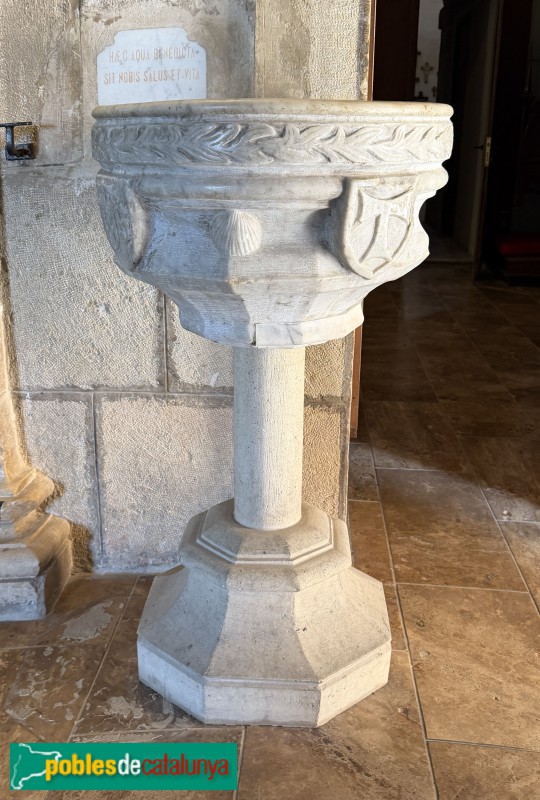Tivissa - Església de Sant Jaume. Pica baptismal