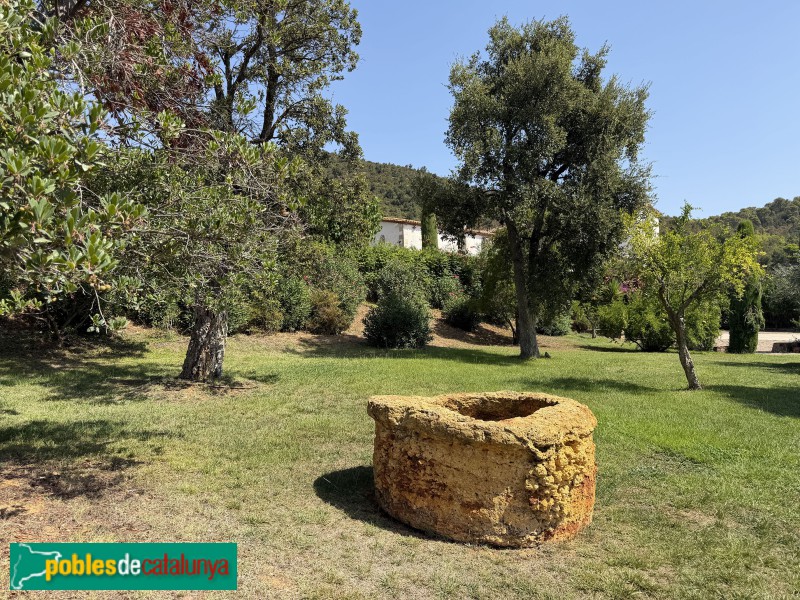 Palamós - Santuari de Santa Maria de Bell-lloc. Antiga bassa romana de producció de vi (Foto: Albert Esteves, 2026) Palamós - Santuari de Santa Maria de Bell-lloc. Antiga bassa romana de producció de vi