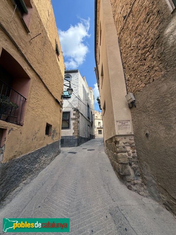 Tivissa - Muralla. lloc on hi havia el Portal de la Raval