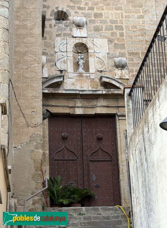 Calonge - Església de Sant Martí, des de la carretera de Romanyà (Foto: Albert Esteves, 2026) Calonge - Església de Sant Martí, des de la carretera de Romanyà