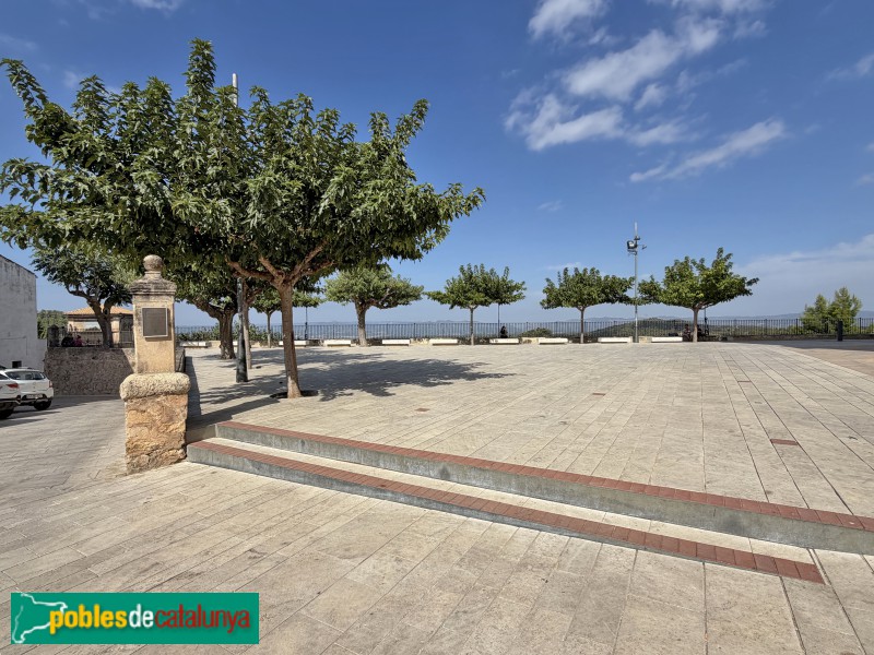 Tivissa - Plaça de Baranova (Foto: Albert Esteves, 2026) Tivissa - Plaça de Baranova
