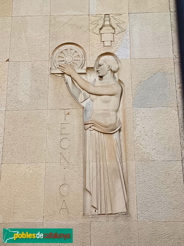 Barcelona - Col·legi Major Sant Raimon de Penyafort i Mare de Déu de Montserrat. Relleu