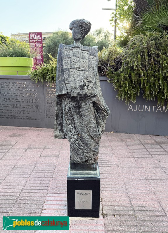 Calonge - Escultura Senyora que va al mercat