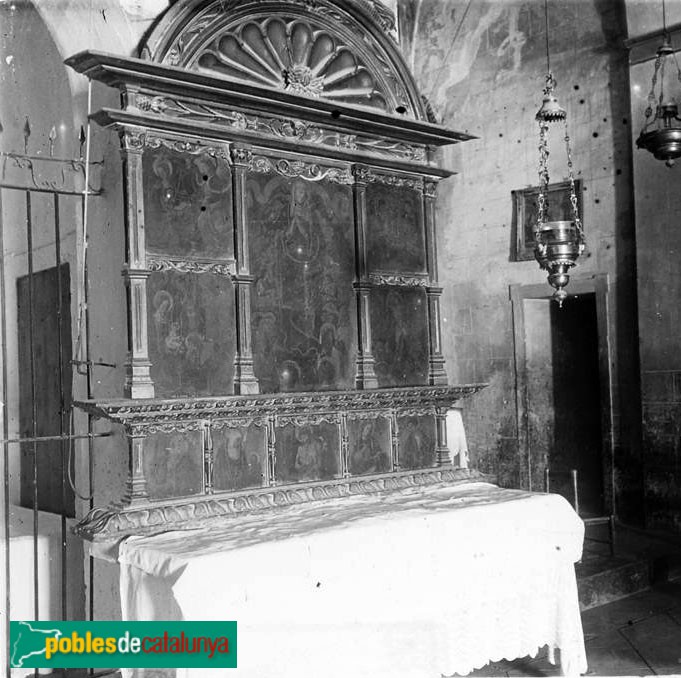 Garcia - Església Vella. Retaule renaixentista (destruït) (Foto: Josep Salvany -Fons Salvany. Biblioteca de Catalunya-, 1915) Garcia - Església Vella. Retaule renaixentista (destruït)