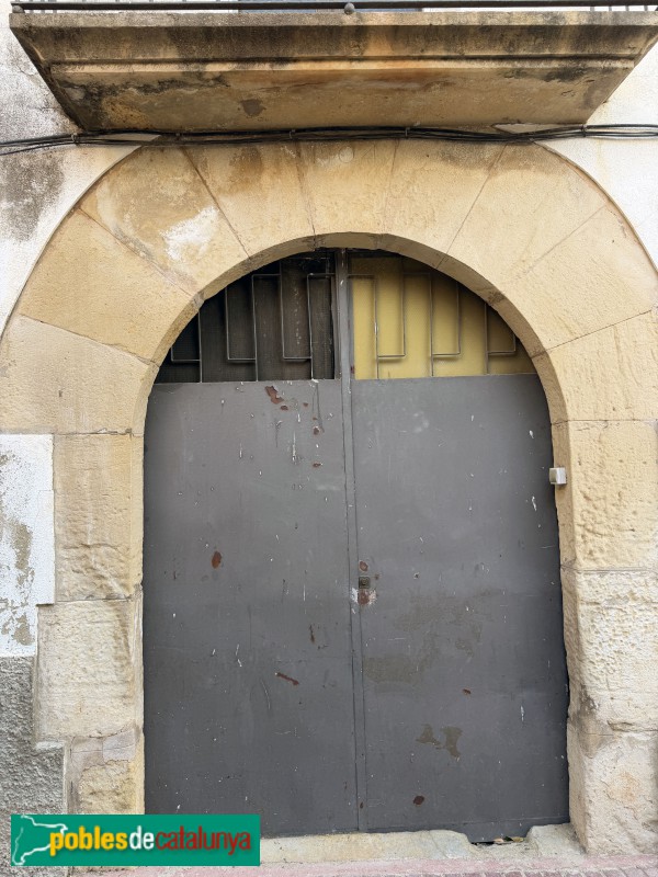 Vinebre - Portal de 1804 (Foto: Albert Esteves, 2026) Vinebre - Portal de 1804