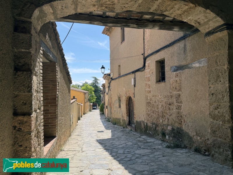 El Bruc - Carrer de la Parròquia (Foto: Albert Esteves, 2026) El Bruc - Carrer de la Parròquia