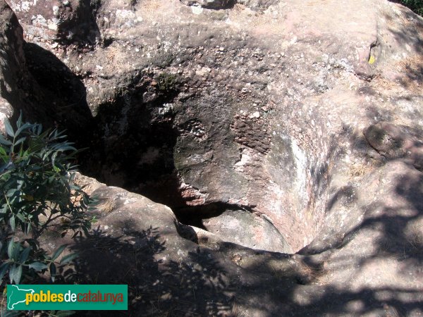 Cervelló - Castell. Cisterna.