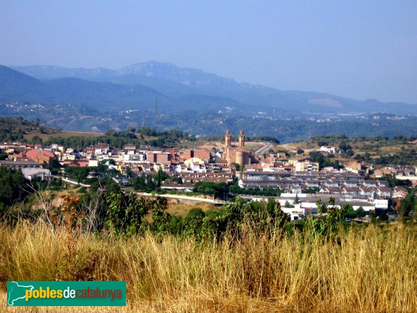 Sant Esteve Sesrovires - El poble, amb l'església